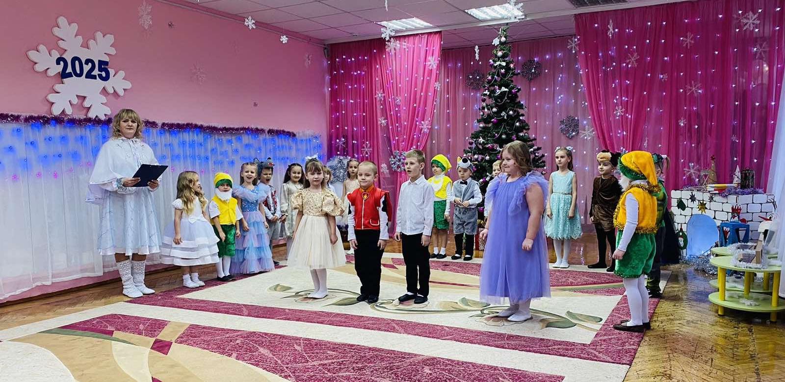 Новогодний утренник в средней группе 1